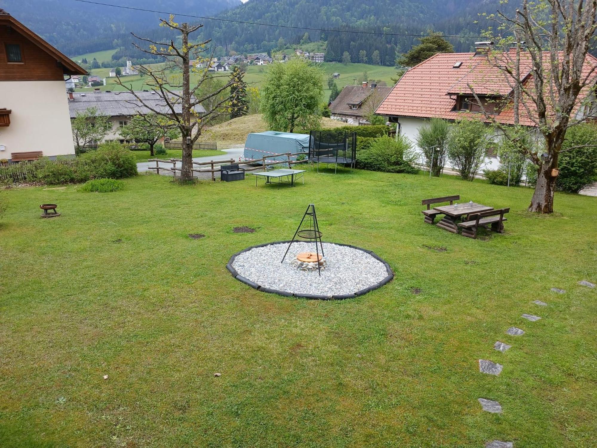 Pension & Apartments Weißbriach Buitenkant foto